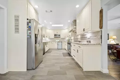 Kitchen - 860 Ora Avo, Vista, CA 92084 photo 2 of 4