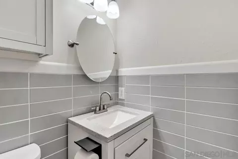 Bath - 3654 Spyglass Way, Oceanside, CA 92056 photo 3 of 3