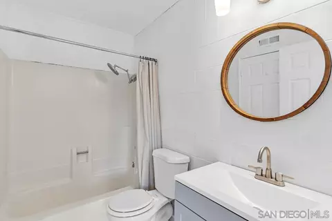 Bath - 3654 Spyglass Way, Oceanside, CA 92056 photo 2 of 3