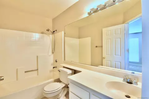 Bath - 29601 Cara Way, Temecula, CA 92591 photo 3 of 3