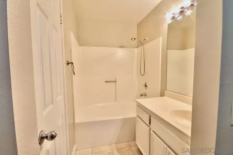 Bath - 29601 Cara Way, Temecula, CA 92591 photo 2 of 3