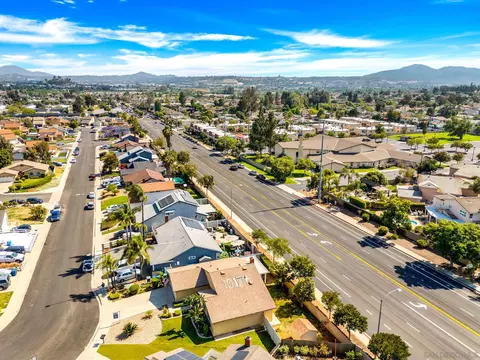 View/Area - 10174 W Glendon Cir, Santee, CA 92071 photo 4 of 6