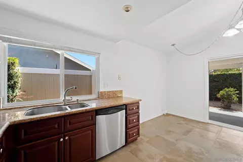 Kitchen - 10174 W Glendon Cir, Santee, CA 92071 photo 5 of 7