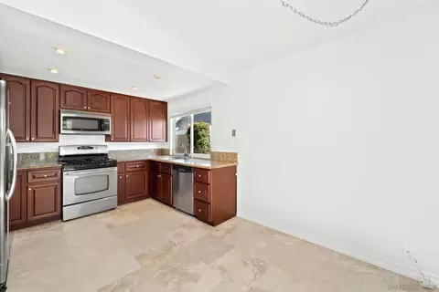 Kitchen - 10174 W Glendon Cir, Santee, CA 92071 photo 3 of 7