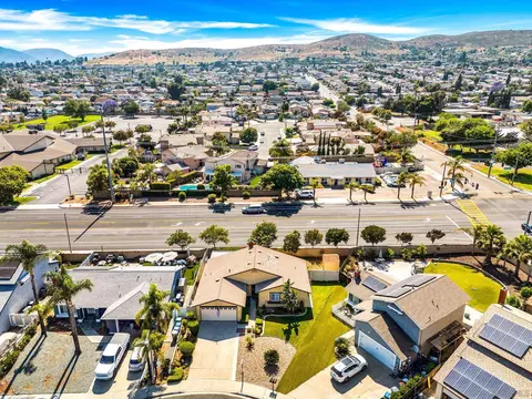 View/Area - 10174 W Glendon Cir, Santee, CA 92071 photo 5 of 6