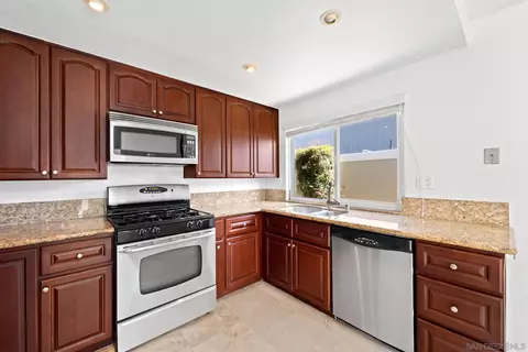 Kitchen - 10174 W Glendon Cir, Santee, CA 92071 photo 2 of 7