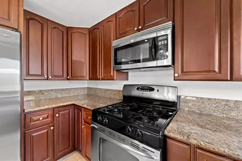 Kitchen - 10174 W Glendon Cir, Santee, CA 92071 photo 6 of 7