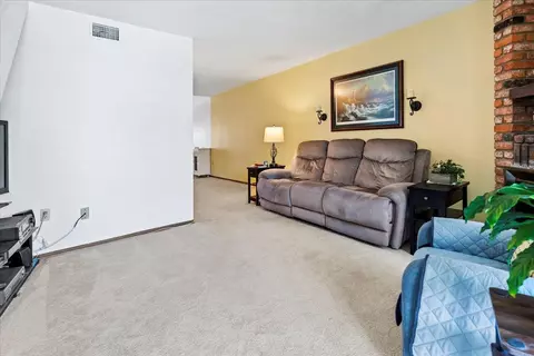 239 Espanas Gln, Escondido, CA 92026 photo 3
