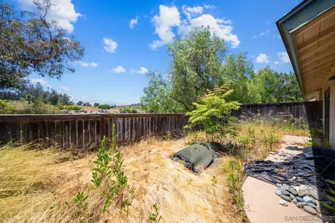 Exterior - 2117 Pepper Tree Pl, Escondido, CA 92026 photo 13 of 15