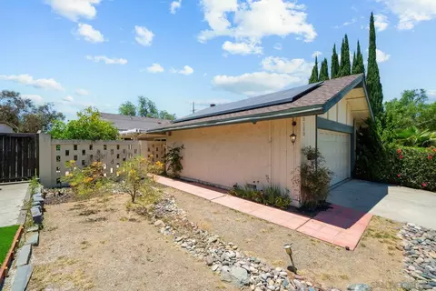 Exterior - 2117 Pepper Tree Pl, Escondido, CA 92026 photo 10 of 15