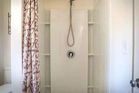 Bath - 629 9th St, Ramona, CA 92065 photo 2 of 3
