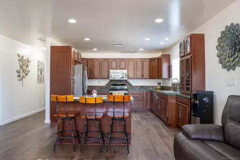 629 9th St, Ramona, CA 92065