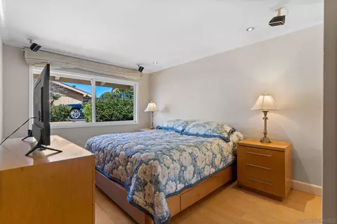 7648 Caminito Coromandel, La Jolla, CA 92037 photo 11