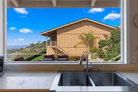 7648 Caminito Coromandel, La Jolla, CA 92037 photo 29