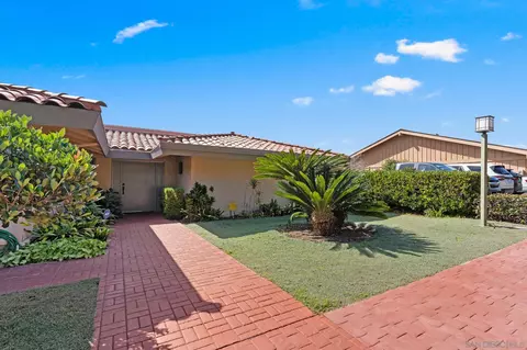 7648 Caminito Coromandel, La Jolla, CA 92037 photo 4