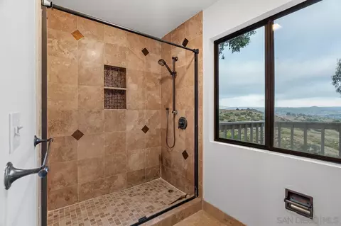 Bath - 5299 Olive Hill Rd, Fallbrook, CA 92028 photo 8 of 8