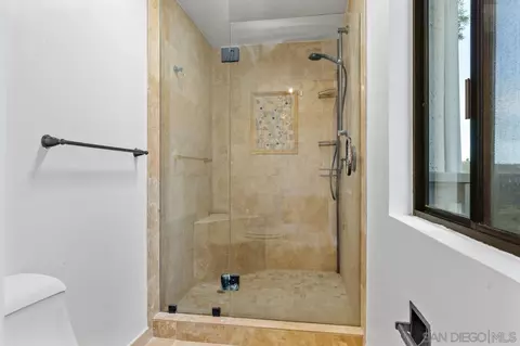 Bath - 5299 Olive Hill Rd, Fallbrook, CA 92028 photo 6 of 8