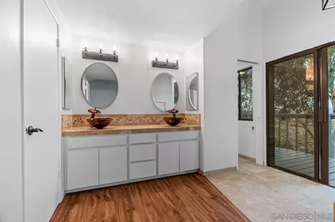 Bath - 5299 Olive Hill Rd, Fallbrook, CA 92028 photo 3 of 8