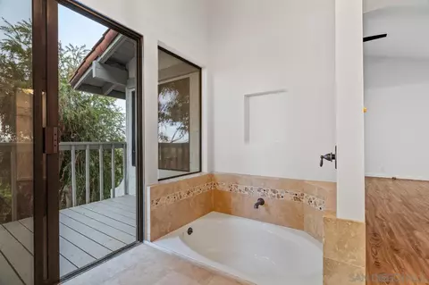 Bath - 5299 Olive Hill Rd, Fallbrook, CA 92028 photo 5 of 8