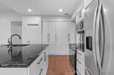 Kitchen - 5299 Olive Hill Rd, Fallbrook, CA 92028 photo 2 of 4