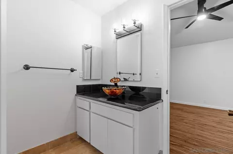 Bath - 5299 Olive Hill Rd, Fallbrook, CA 92028 photo 7 of 8