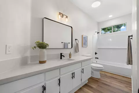 Bath - 4884 Zenos Way, Oceanside, CA 92056 photo 3 of 3