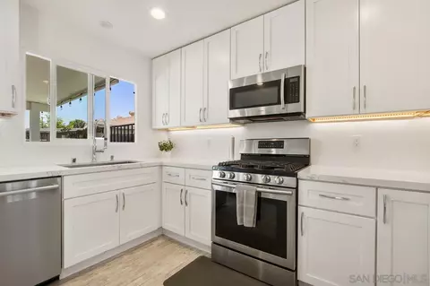 Kitchen - 9109 Willowgrove Ave, Santee, CA 92071 photo 3 of 5
