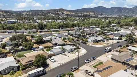 View/Area - 9109 Willowgrove Ave, Santee, CA 92071 photo 5 of 10