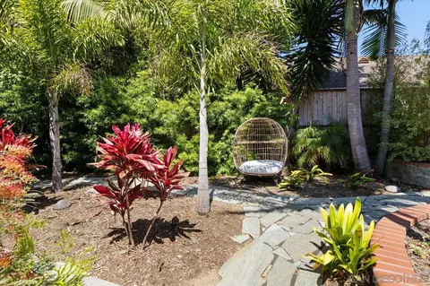Exterior - 208 E Glaucus St, Encinitas, CA 92024 photo 6 of 8