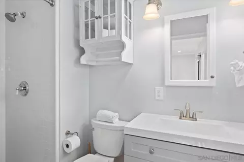 Bath - 208 E Glaucus St, Encinitas, CA 92024 photo 1 of 2