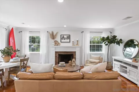 Living - 208 E Glaucus St, Encinitas, CA 92024 photo 1 of 2