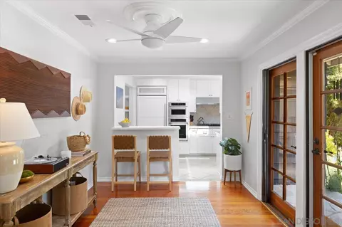 Entry Way - 208 E Glaucus St, Encinitas, CA 92024 photo 1 of 2