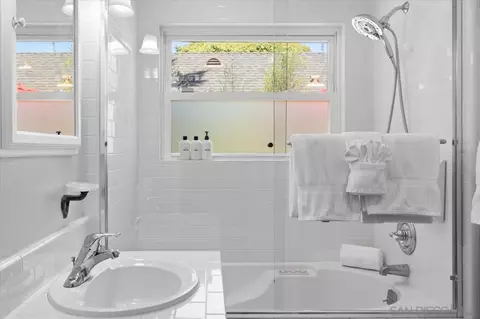 Bath - 208 E Glaucus St, Encinitas, CA 92024 photo 2 of 2