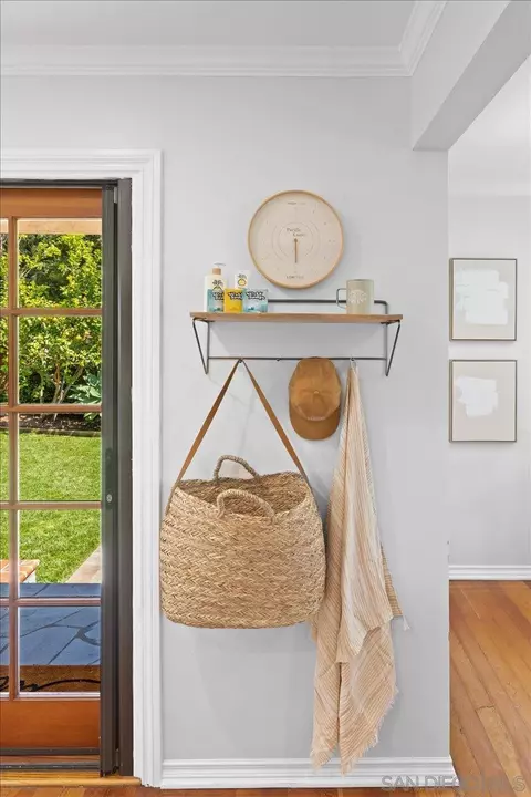 Entry Way - 208 E Glaucus St, Encinitas, CA 92024 photo 2 of 2