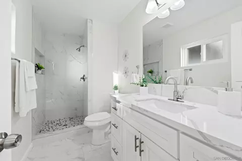 Bath - 704 Sacramento Ave, Spring Valley, CA 91977 photo 1 of 2