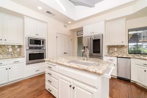 653 Tumble Creek Ln, Fallbrook, CA 92028 photo 8