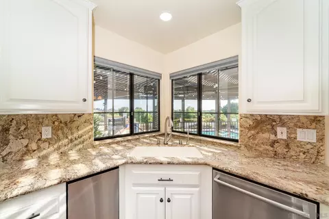 653 Tumble Creek Ln, Fallbrook, CA 92028 photo 10