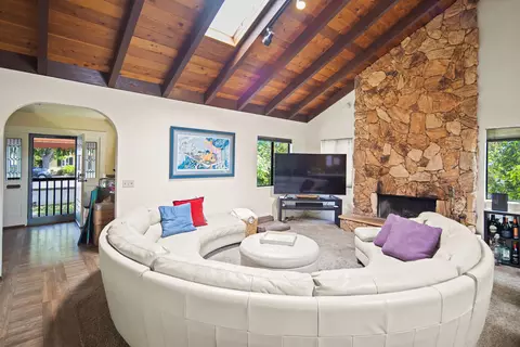 Living - 952 I Ave, Coronado, CA 92118 photo 2 of 3