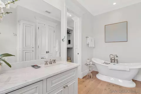 Bath - 1015 Olive Ave, Coronado, CA 92118 photo 5 of 9