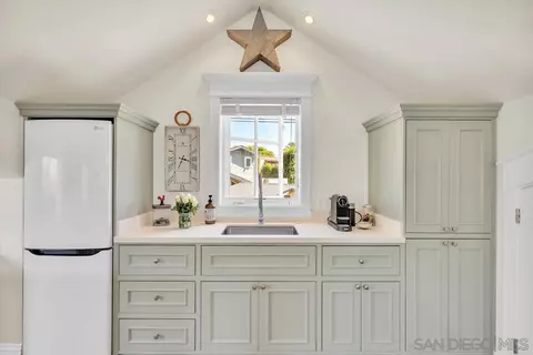 Kitchen - 1015 Olive Ave, Coronado, CA 92118 photo 6 of 8