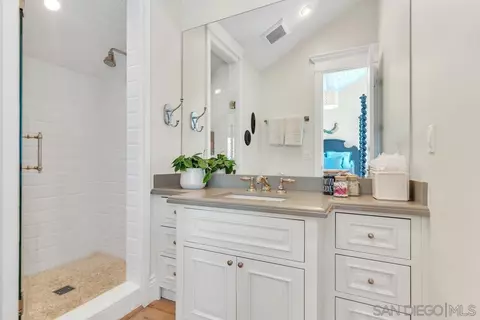 Bath - 1015 Olive Ave, Coronado, CA 92118 photo 8 of 9