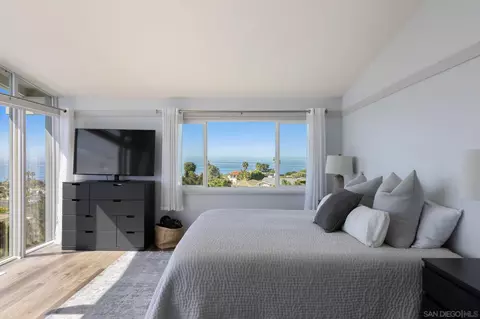 Bedroom - 5502 Rutgers Rd, La Jolla, CA 92037 photo 1 of 4