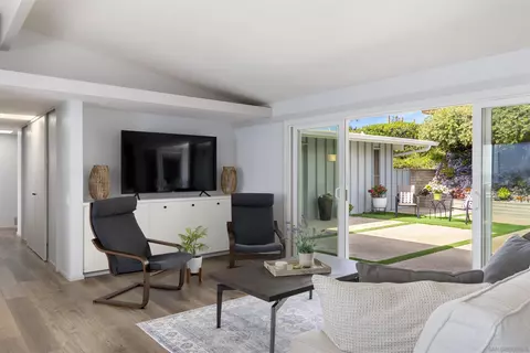 Living - 5502 Rutgers Rd, La Jolla, CA 92037 photo 2 of 2
