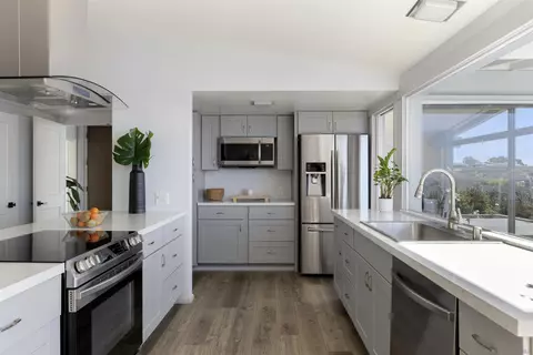 Kitchen - 5502 Rutgers Rd, La Jolla, CA 92037 photo 3 of 4