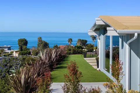 View/Area - 5502 Rutgers Rd, La Jolla, CA 92037 photo 1 of 4