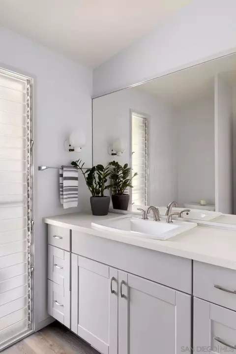 Bath - 5502 Rutgers Rd, La Jolla, CA 92037 photo 2 of 2
