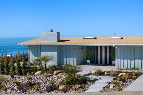 Exterior - 5502 Rutgers Rd, La Jolla, CA 92037 photo 2 of 4