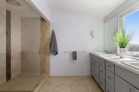 Bath - 5502 Rutgers Rd, La Jolla, CA 92037 photo 1 of 2