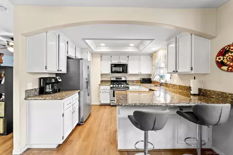 Kitchen - 2567 Navarra Dr #B, Carlsbad, CA 92009 photo 2 of 4