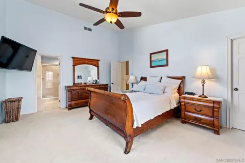 Bedroom - 2567 Navarra Dr #B, Carlsbad, CA 92009 photo 2 of 4